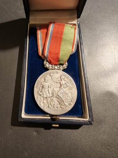 老王徽章第181期 - 法国银级工商总工会服务奖章    原盒实发    1900-1922二十二周年服务