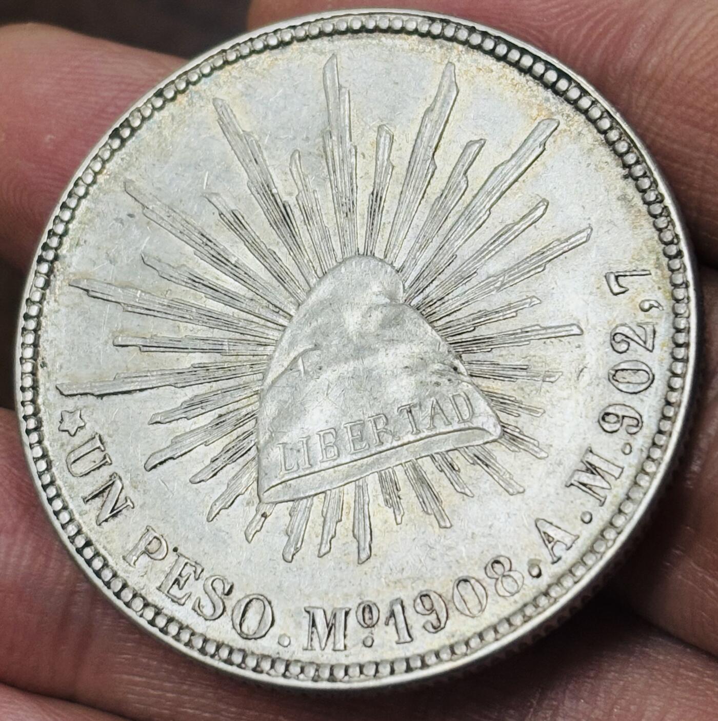 【金马踏春，泉马奔腾】2026 年新年贺岁场，（定于年初五接财神截拍）祝各位老板马到成功，马上有钱，愿岁岁平安喜乐顺遂 1908 年墨西哥鹰洋银元 1 比索，27 克，902 银，难得一见裸币光品，蛇鹰羽翼清晰