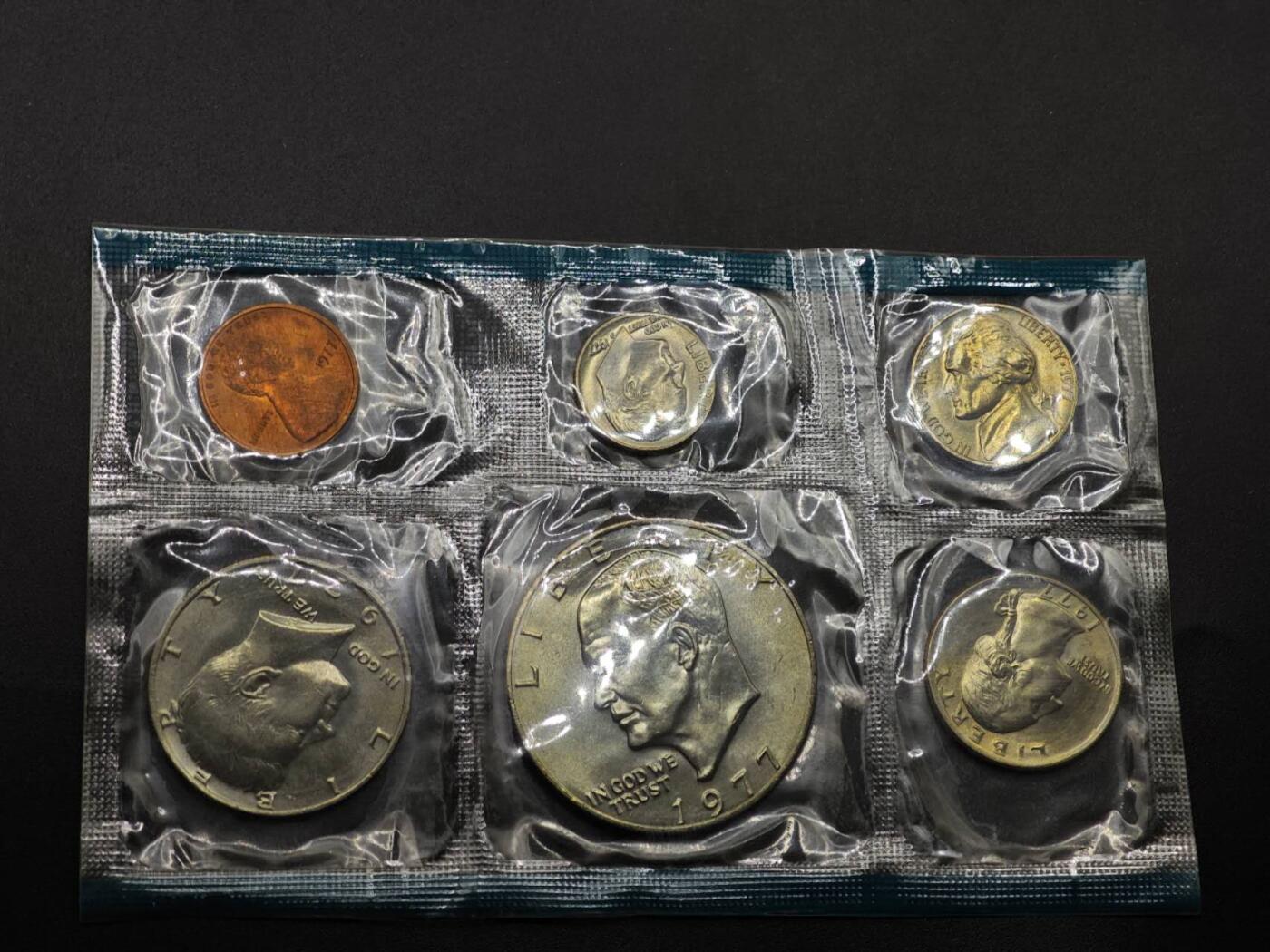 【淘币小摊】实时拍第八百七十拍   银币套币场    年前最后一场周一预留全部发出 本场无中意拍品可私信周日发货请更换最新收货地址不方便收货的请勿参拍或者顺丰到付 美国1977年套币