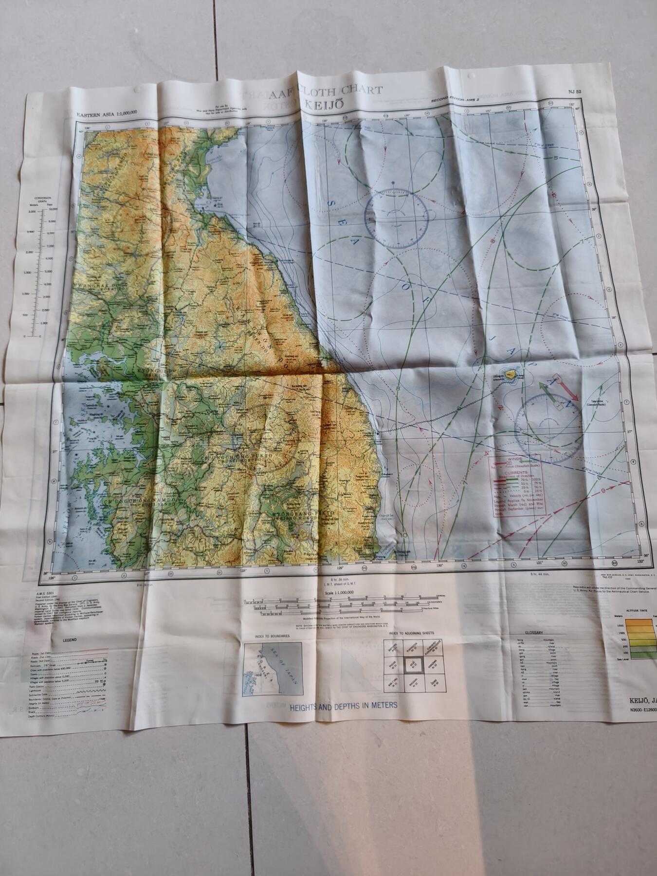 老王徽章第181期 美国二战陆军航空兵逃生图     正面为俄罗斯符拉迪沃斯托克    背面为日据时期首尔     尺寸约60×60cm     少见地区