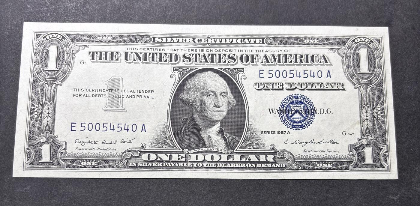 【金马踏春，泉马奔腾】2026 年新年贺岁场，（定于年初五接财神截拍）祝各位老板马到成功，马上有钱，愿岁岁平安喜乐顺遂 全新少见 1957 年蓝印版美国 1 美元，尾号 540 人三号