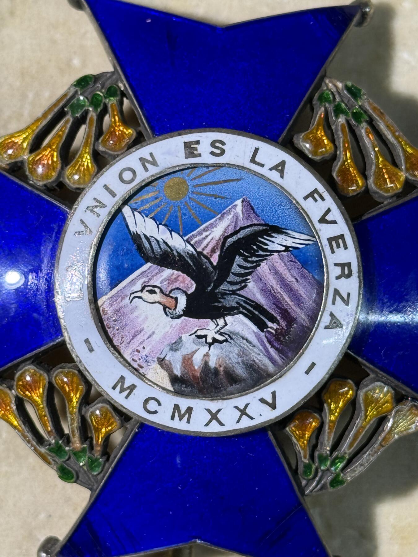 欢庆春节！戎马世界章牌大赏第111期春节大拍 玻利维亚安第斯秃鹫勋章星芒章，银制，法国亚瑟贝特朗制造，珐琅有损