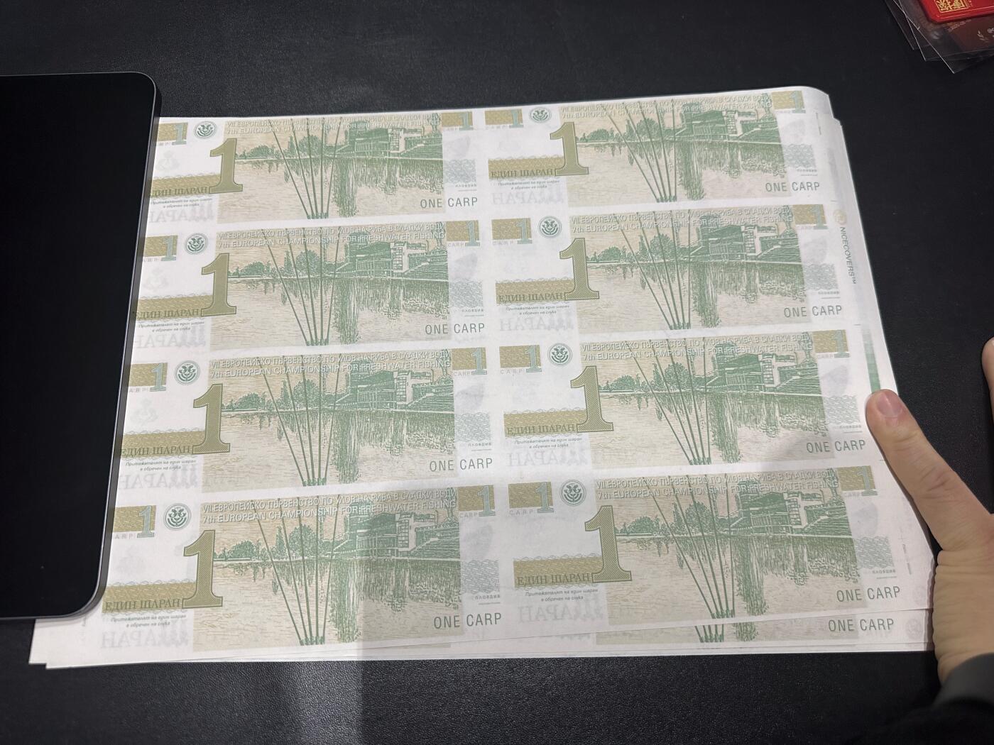 《外钞收藏家》第六百一十期（新年假期场/年后快递恢复正常再发货）（长期征集拍品、欢迎藏友们联系合作） 2001年保加利亚大鲤鱼纪念钞 样钞8连号 共四张连体钞 全新