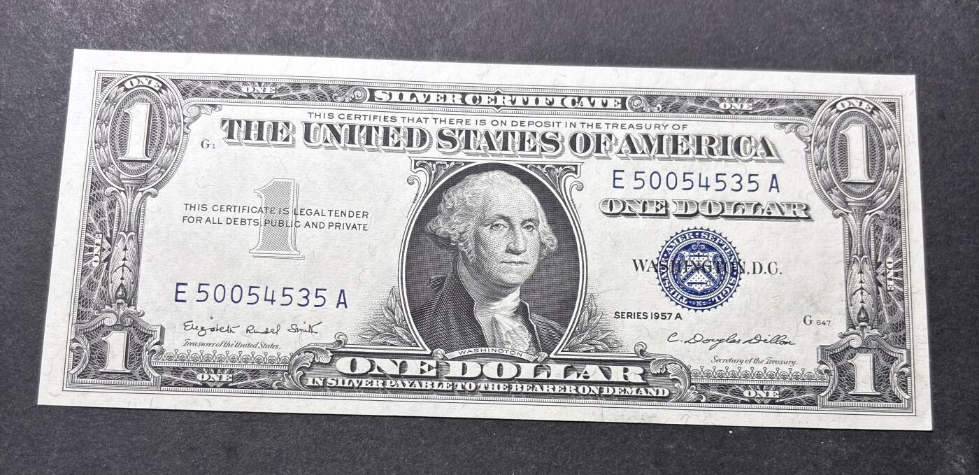 【金马踏春，泉马奔腾】2026 年新年贺岁场，（定于年初五接财神截拍）祝各位老板马到成功，马上有钱，愿岁岁平安喜乐顺遂 全新少见 1957 年蓝印版美国 1 美元，尾号 535