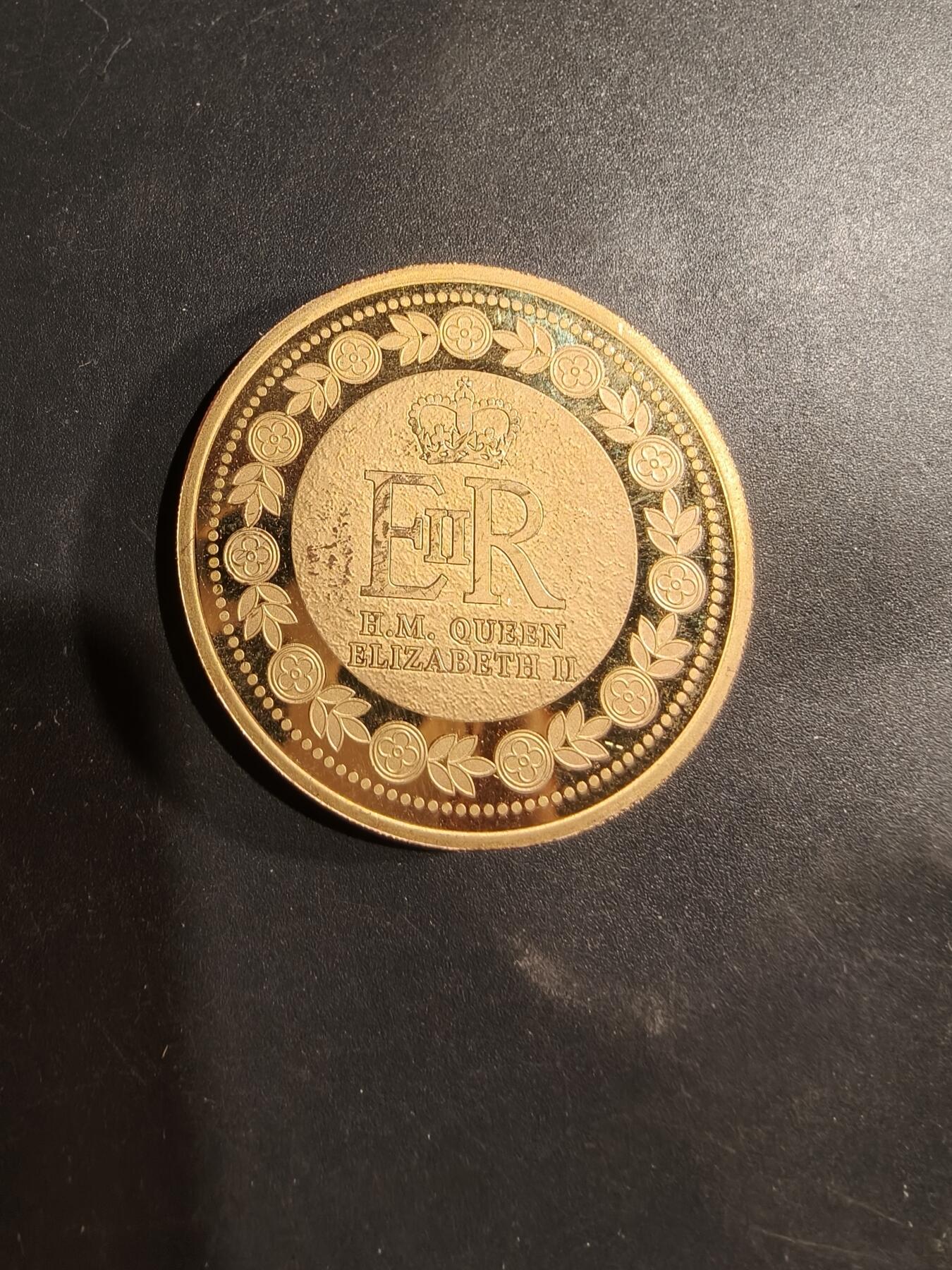 老王徽章第181期 英国伊丽莎白二世女王加冕纪念章     直径40mm    重量27.5g