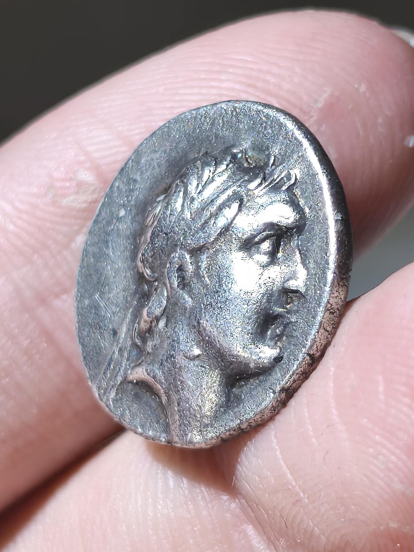 星盘世界钱币二月二十一日初五 世界古典币春节精品大拍 祝各位藏友马年大吉-新年新气象！ 高浮雕美品！卡帕多西亚-阿里阿拉特斯5世 1德拉克马银币 约前131年 背面雅典娜站像 底下写有纪年 他是卡帕多西亚雄主之一 尺寸大质量高