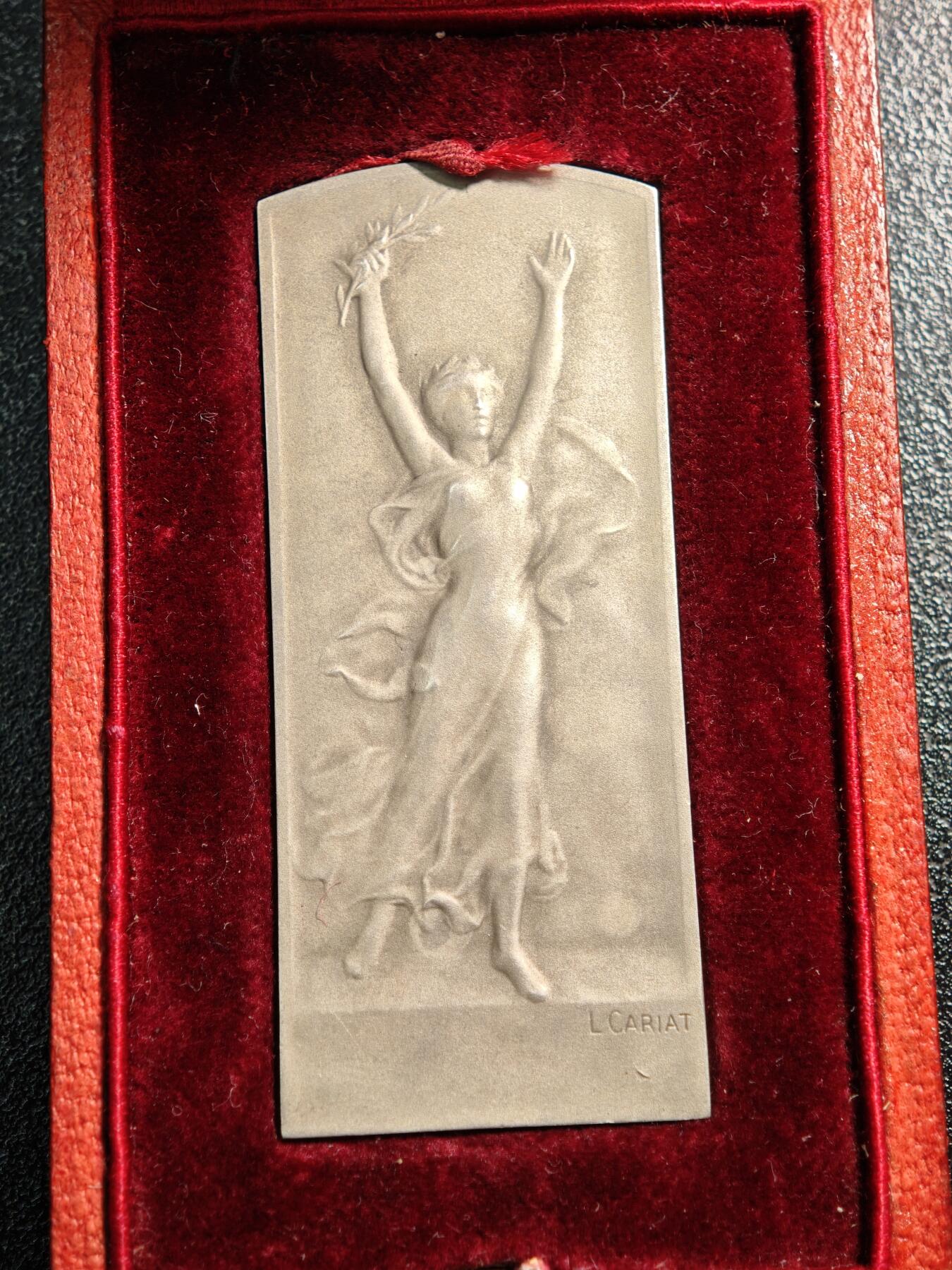 【德藏】世界币章拍卖第165期（拍品征集中~欢迎藏友联系） 19世纪 法国新艺术运动风格·援助盲人协会矩形纪念银章 带盒 丰饶角边铭 直径约：25.4mm×60.3mm；重约：36.2g