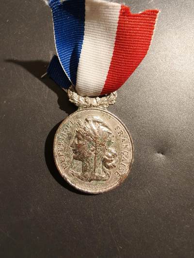 老王徽章第181期 - 法国银级瓦兹省贡比涅救生员协会纪念章