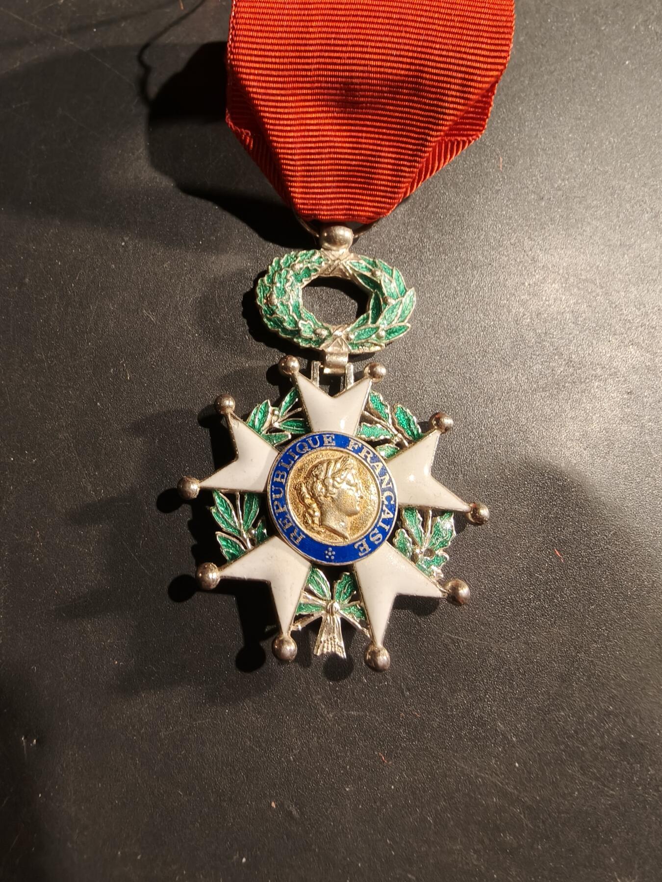 老王徽章第181期 法国骑士级荣誉军团勋章   原盒   早期950银质珐琅    五共时期