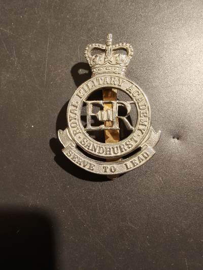 老王徽章第181期 - 英国桑赫斯特皇家军事学院帽徽     女王时期