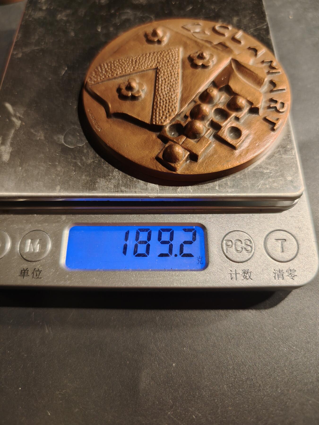 老王徽章第181期 法国克拉玛尔市大铜章    高浮雕     直径64mm     重量189.2g