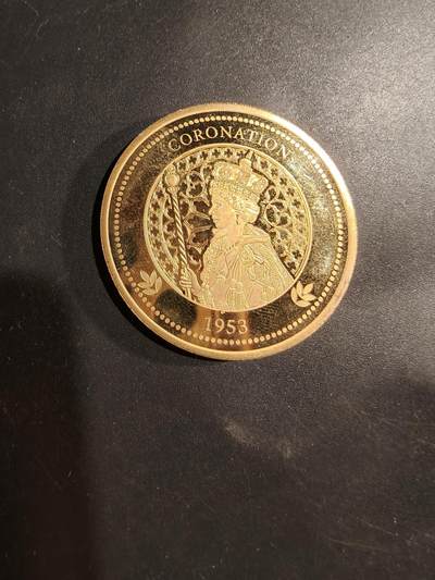 老王徽章第181期 - 英国伊丽莎白二世女王加冕纪念章     直径40mm    重量27.5g