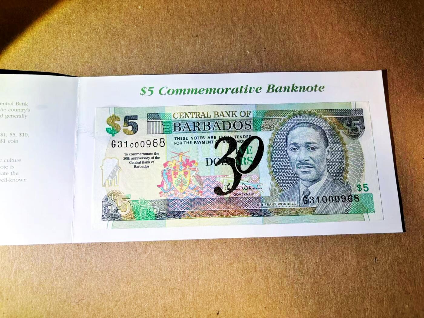 【Blue Auction】世界纸币精拍第785期——18级TOP拍卖/信誉/品质/专业/高效💫 【带册 968倒置小号】巴巴多斯  2002 年 5 元 央行成立30周年纪念钞 全新UNC