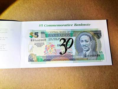 【Blue Auction】世界纸币精拍第785期——18级TOP拍卖/信誉/品质/专业/高效💫 - 【带册 968倒置小号】巴巴多斯  2002 年 5 元 央行成立30周年纪念钞 全新UNC