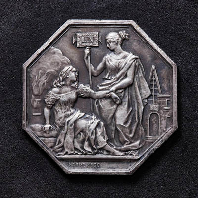 【俄甄集藏】马年新春第一拍 2026年(048)02-25星期三 晚 19:30 全场包邮 - 法国1842年纪念巴黎皇家保险公司成立25周年银质八角代用币章，直径：40mm，重量：18.81克，酱彩包浆，丰饶角铭·