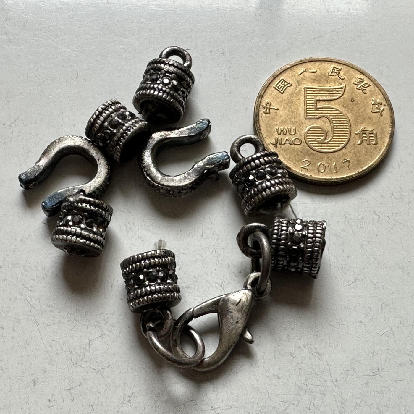 🌹外币初藏🌹🐯2026年第18场 快递将在12号停运 年前需发货的抓紧 ，年后正月十五恢复发货 小饰品一组