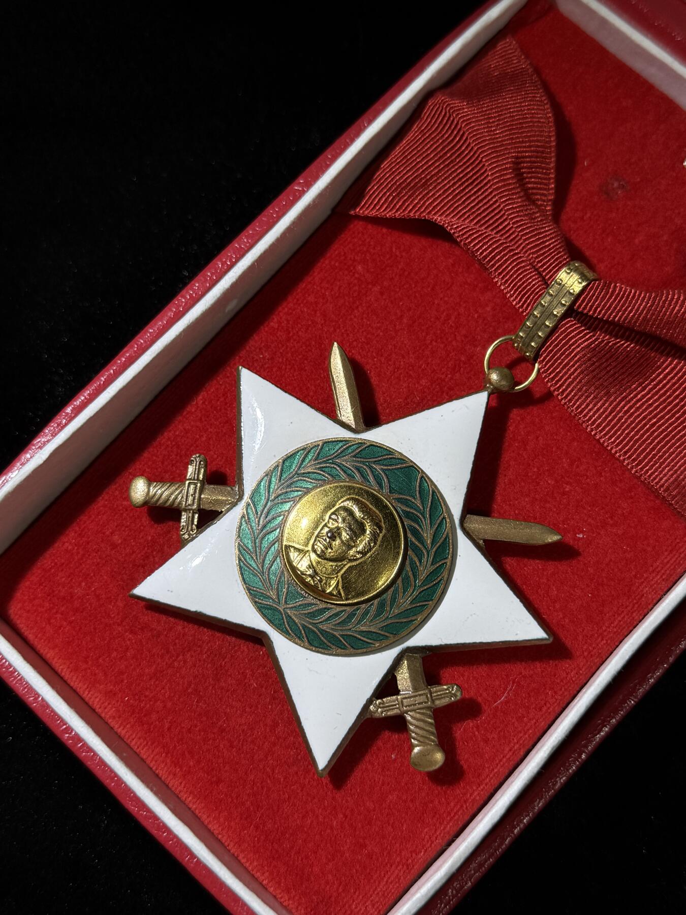 欢庆春节！戎马世界章牌大赏第111期春节大拍 保加利亚一级九月九日勋章，早期颈授版，保加利亚高级军事勋赏，非常少见