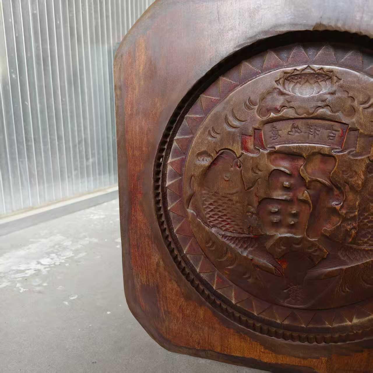 民国时期，核桃木，高阴反雕连年有鱼喜饼模，雕工精美，包浆醇厚，寓意吉祥