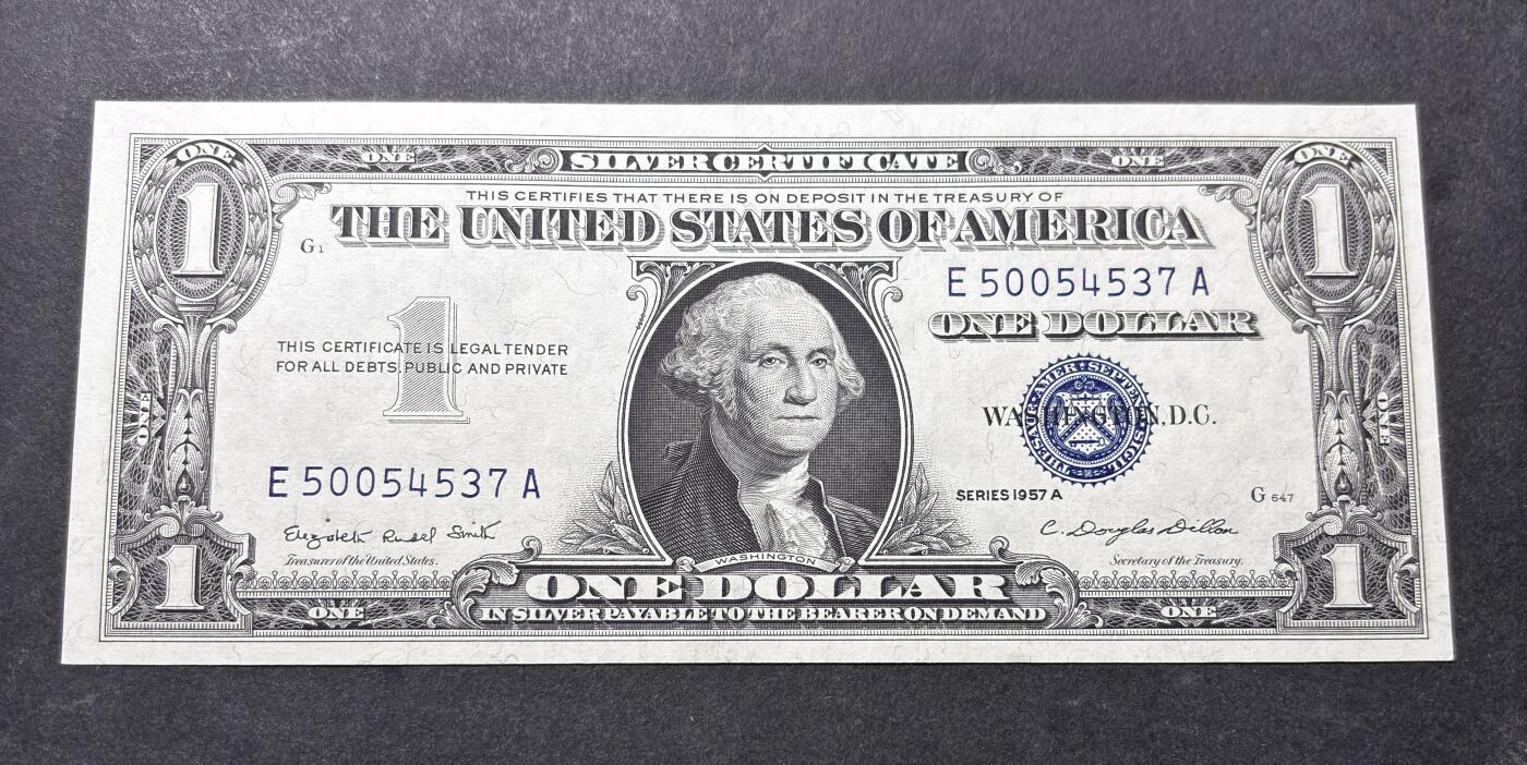 【金马踏春，泉马奔腾】2026 年新年贺岁场，（定于年初五接财神截拍）祝各位老板马到成功，马上有钱，愿岁岁平安喜乐顺遂 全新少见 1957 年蓝印版美国 1 美元，尾号 537