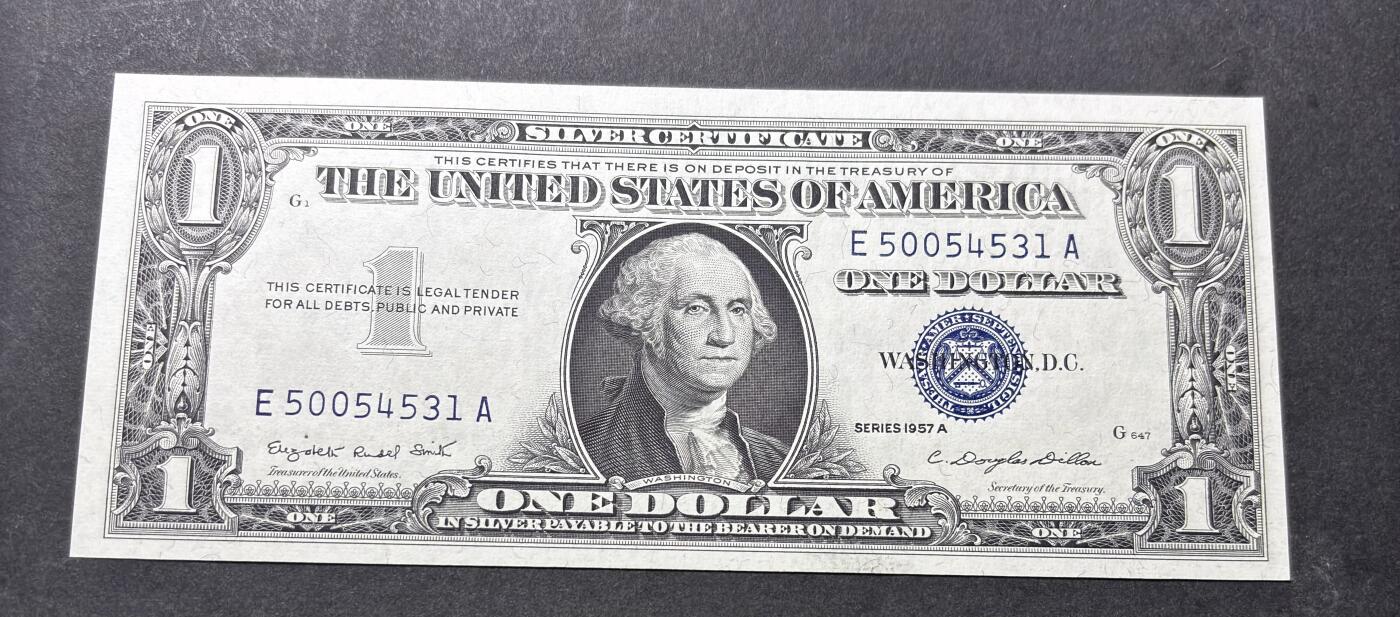 【金马踏春，泉马奔腾】2026 年新年贺岁场，（定于年初五接财神截拍）祝各位老板马到成功，马上有钱，愿岁岁平安喜乐顺遂 全新少见 1957 年蓝印版美国 1 美元，尾号 531