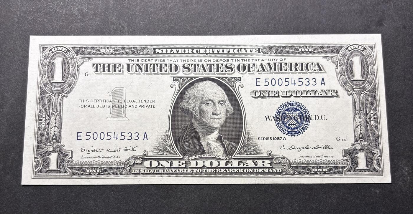 【金马踏春，泉马奔腾】2026 年新年贺岁场，（定于年初五接财神截拍）祝各位老板马到成功，马上有钱，愿岁岁平安喜乐顺遂 全新少见 1957 年蓝印版美国 1 美元，尾号 533