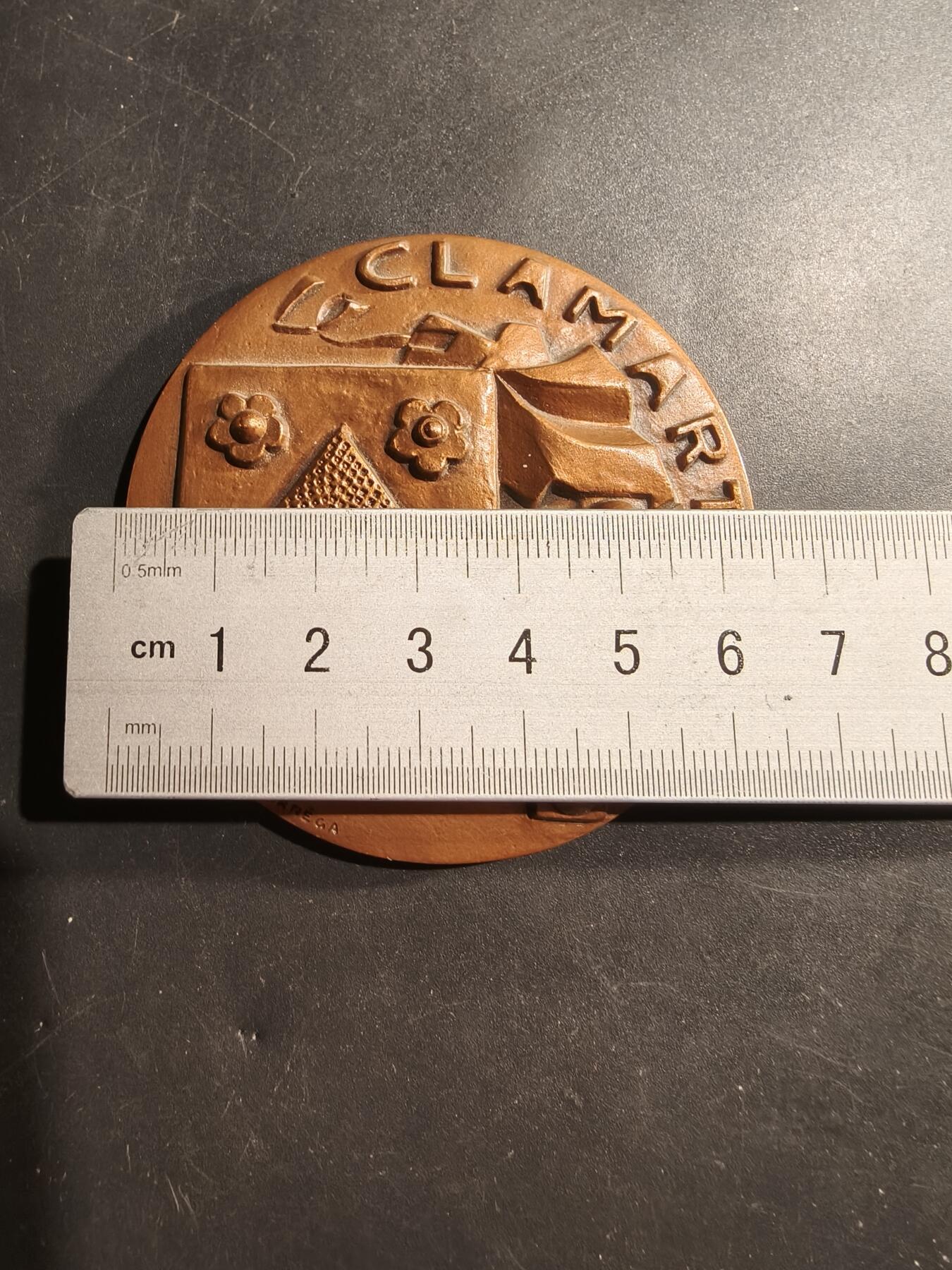 老王徽章第181期 法国克拉玛尔市大铜章    高浮雕     直径64mm     重量189.2g