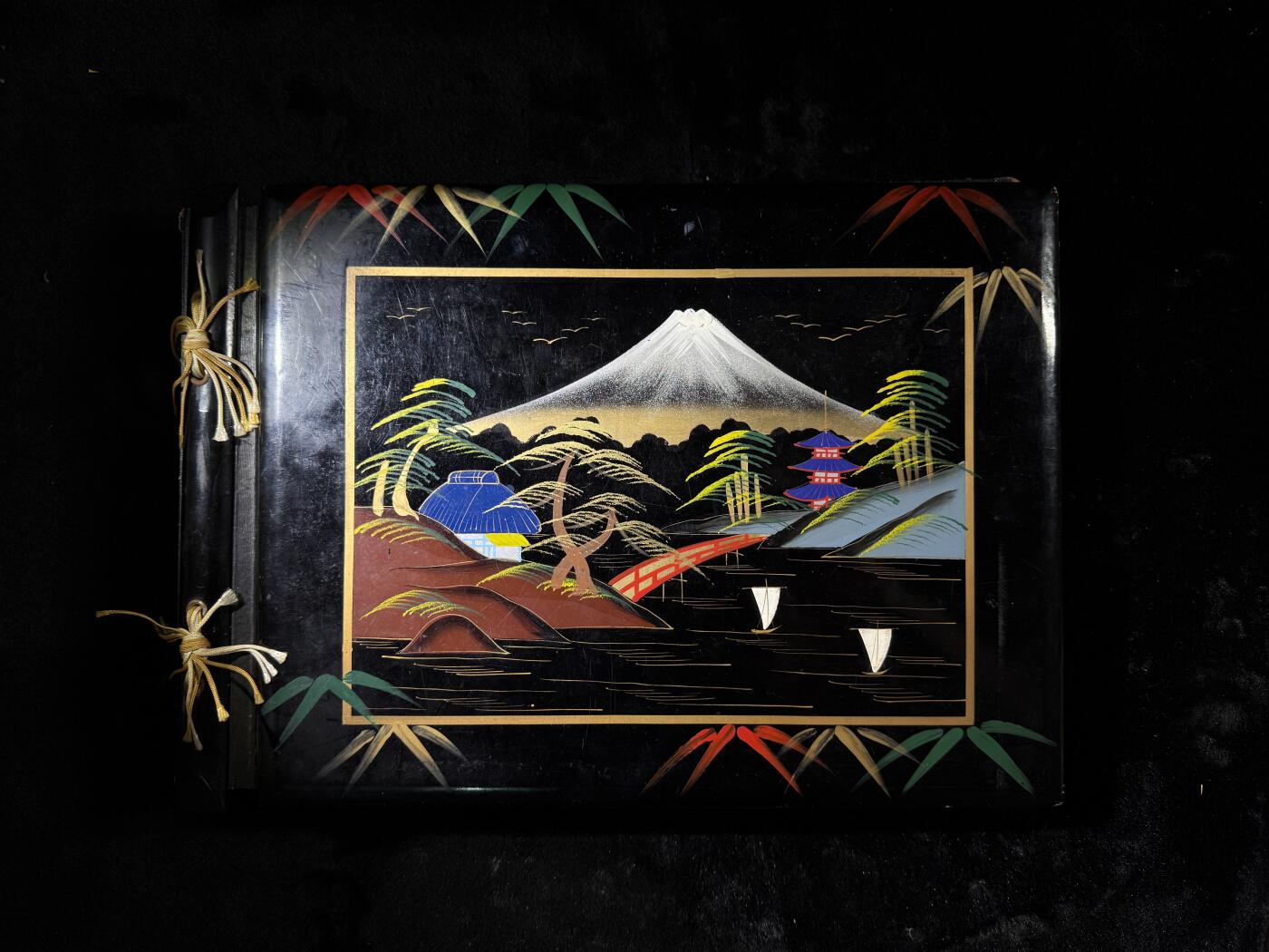 欢庆春节！戎马世界章牌大赏第111期春节大拍 英国狮级巡洋舰船员相册，照片60张左右