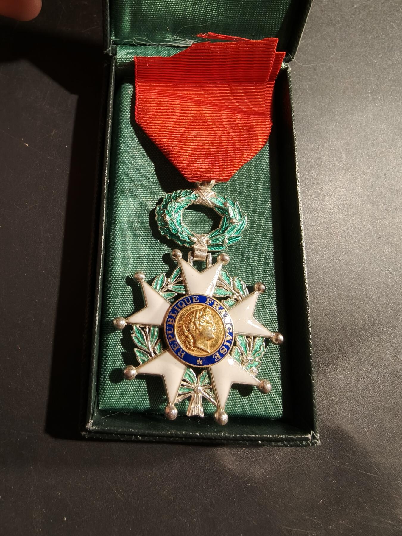 老王徽章第181期 法国骑士级荣誉军团勋章    原盒    早期950银质珐琅    五共版本