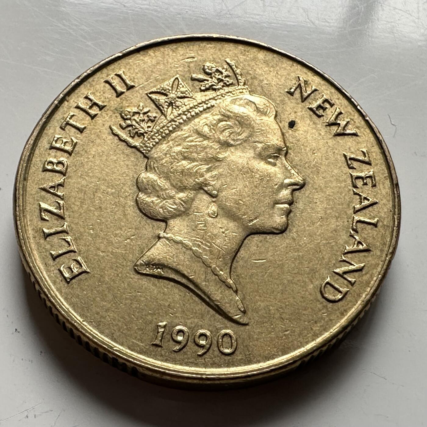 🌹外币初藏🌹🐯2026年第18场 快递将在12号停运 年前需发货的抓紧 ，年后正月十五恢复发货 新西兰1990年¥1 b