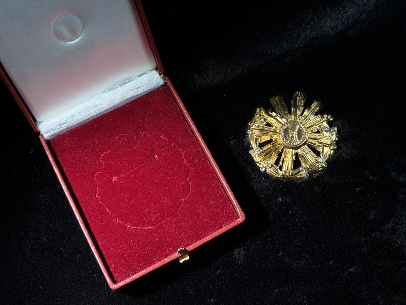 欢庆春节！戎马世界章牌大赏第111期春节大拍 罗马尼亚一级图多尔勋章，带原盒，罗马尼亚高级勋赏，非常少见