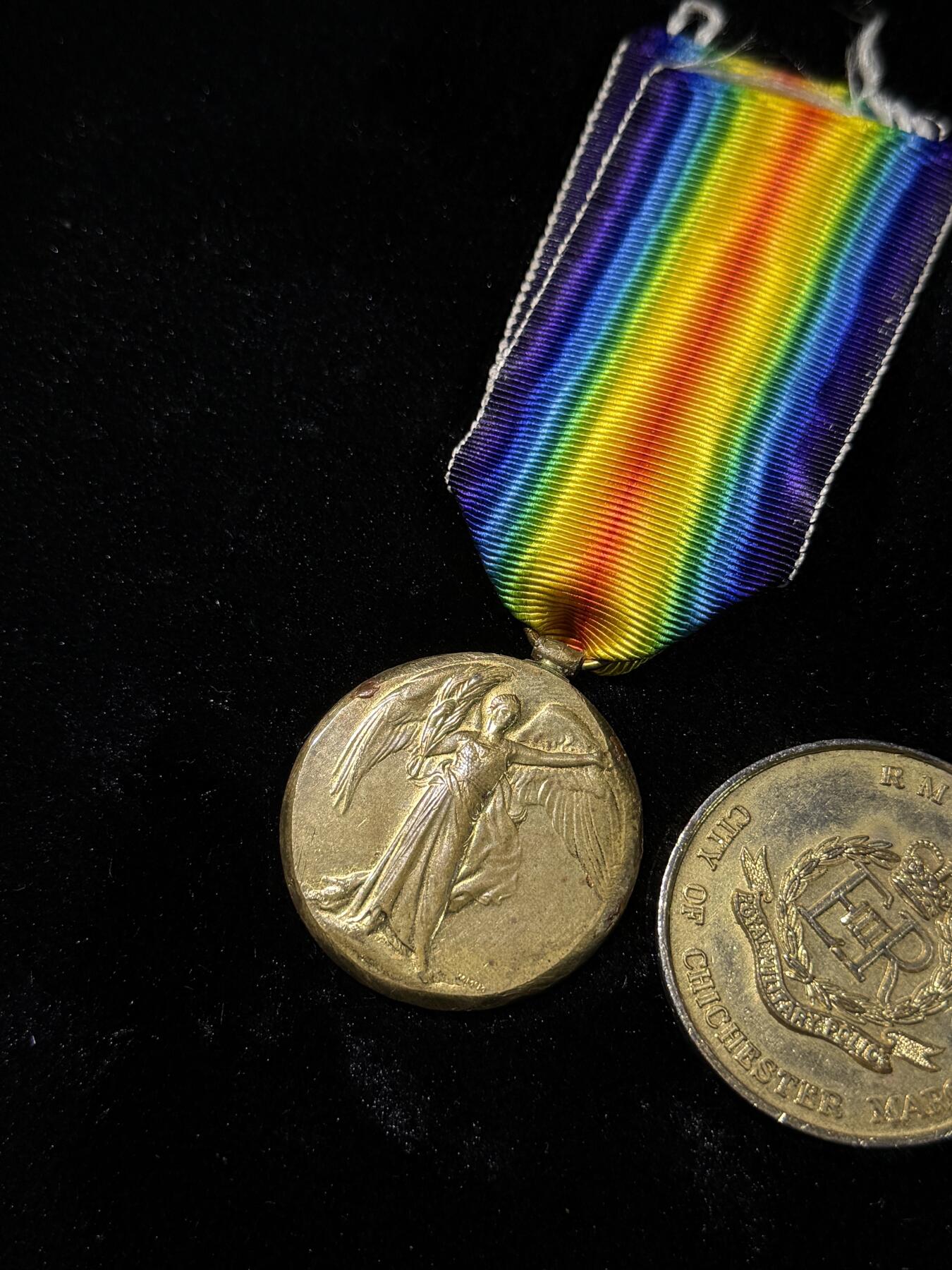 欢庆春节！戎马世界章牌大赏第111期春节大拍 英国奖章一组