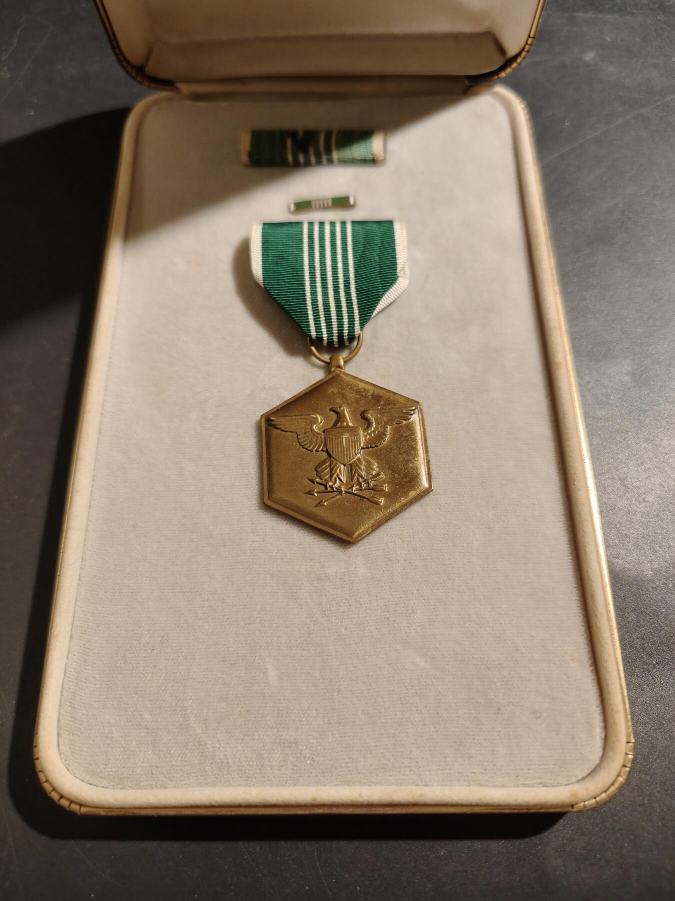 老王徽章第181期 美国陆军军事功绩奖章    原盒带略和珐琅略