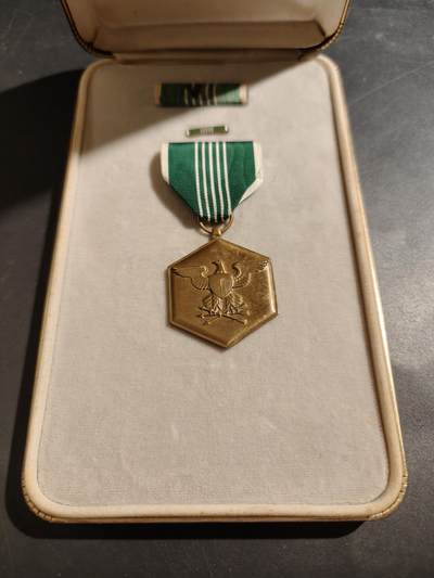 老王徽章第181期 - 美国陆军军事功绩奖章    原盒带略和珐琅略