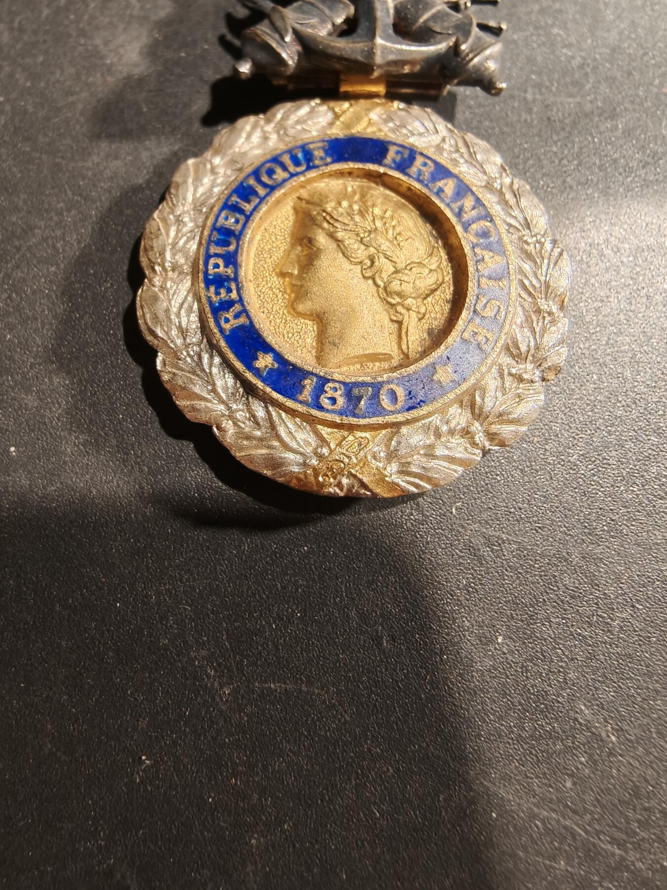 老王徽章第181期 法国军事奖章   三共时期    950银镀金珐琅   原盒皮盒    19.8g