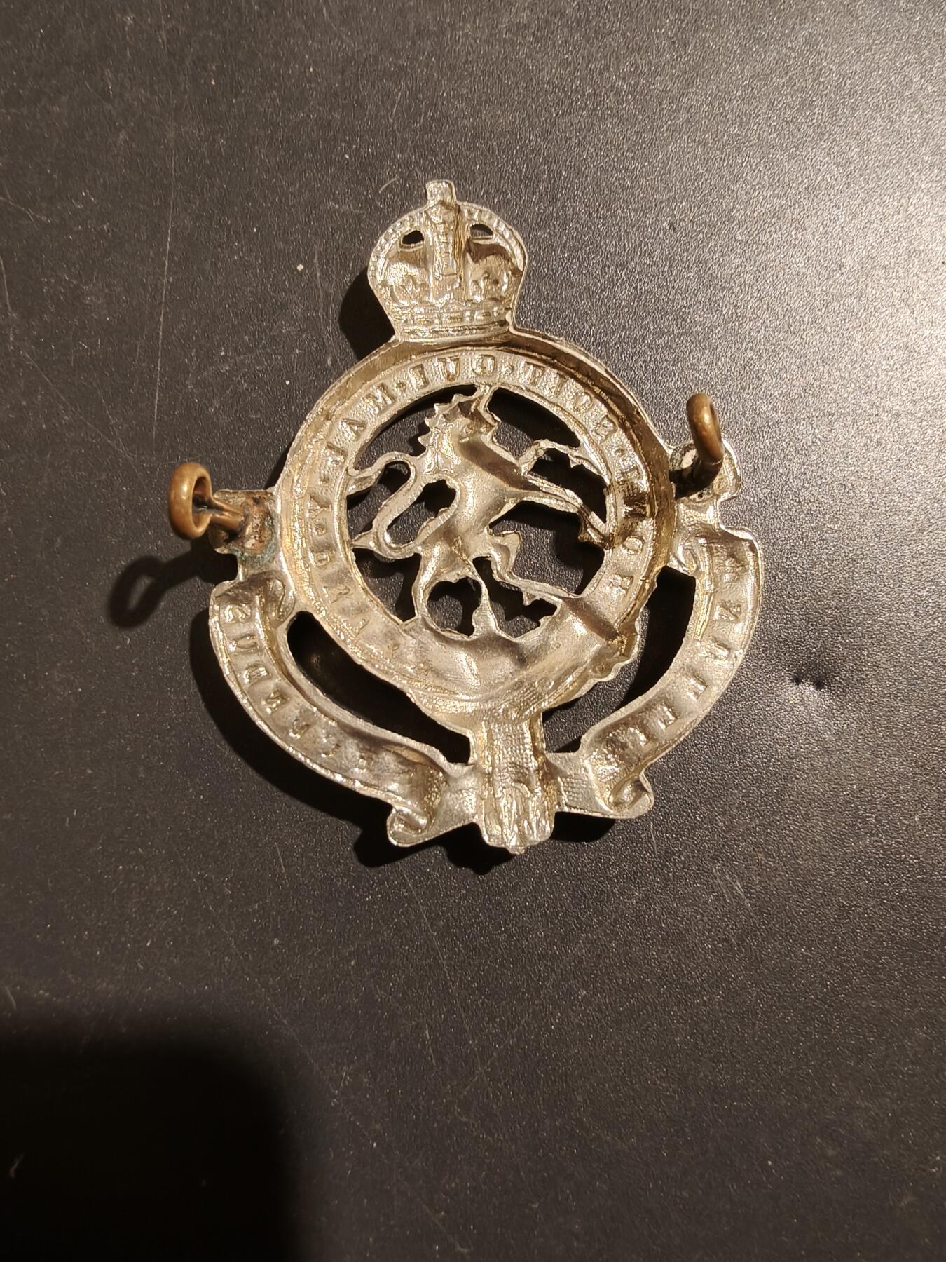 老王徽章第181期 英联邦加拿大总督近卫骑兵团帽徽    二战时期    该团在战时做为装甲团服役