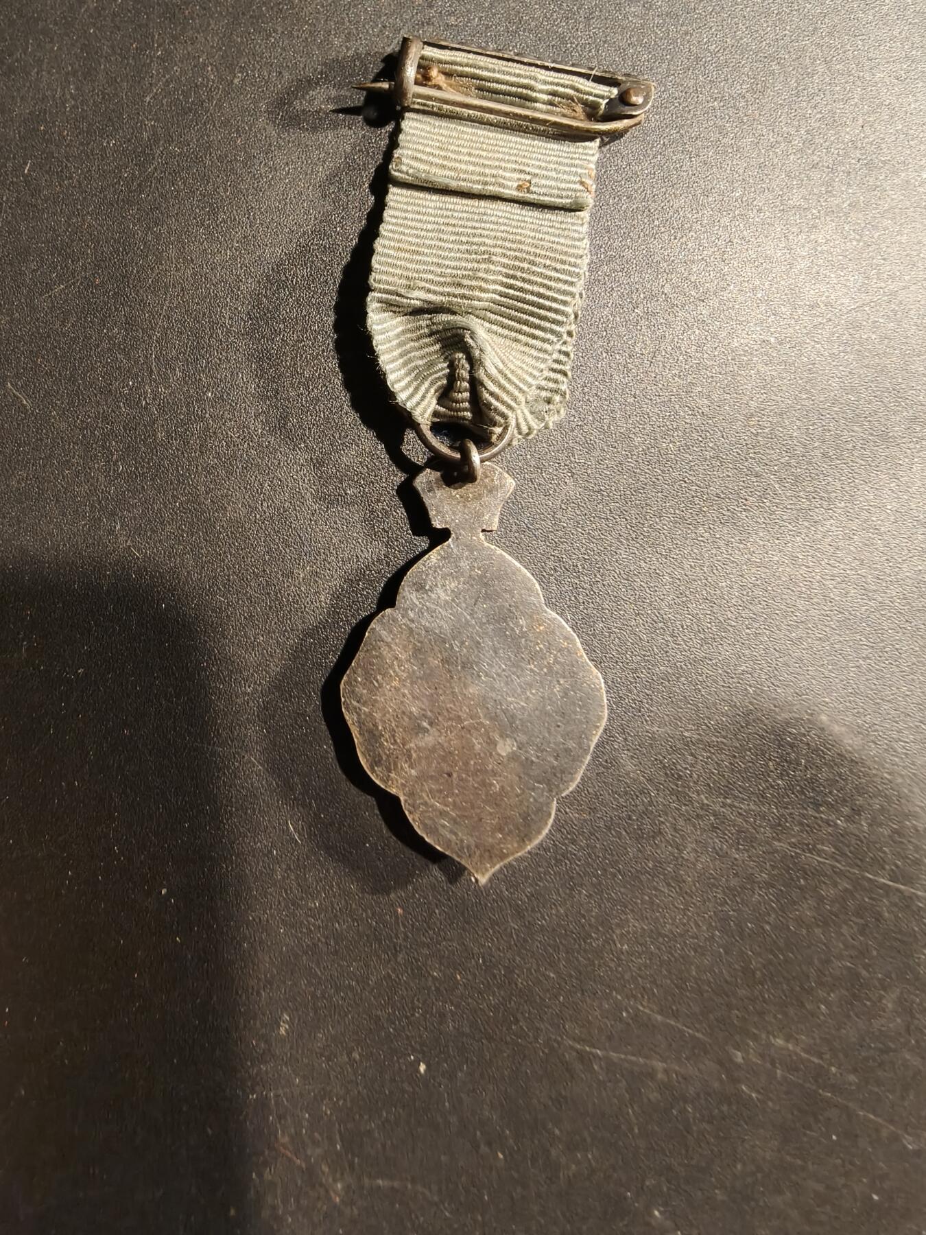 老王徽章第181期 英国共济会勋章    银质珐琅   5.7g