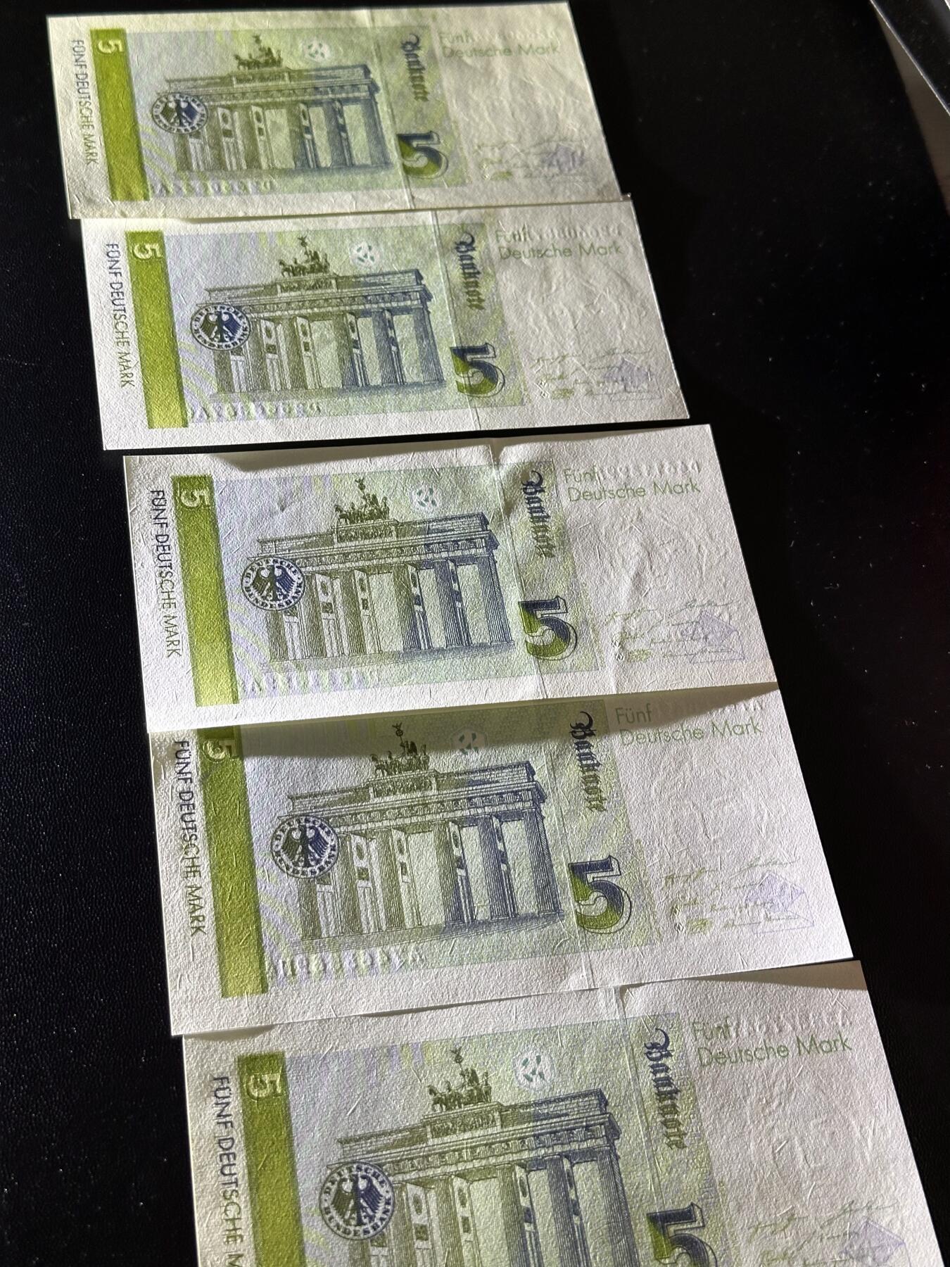 《外钞收藏家》第六百一十期（新年假期场/年后快递恢复正常再发货）（长期征集拍品、欢迎藏友们联系合作） 1991年德国末版5马克 5张一起 全新 有两张有轻微瑕疵