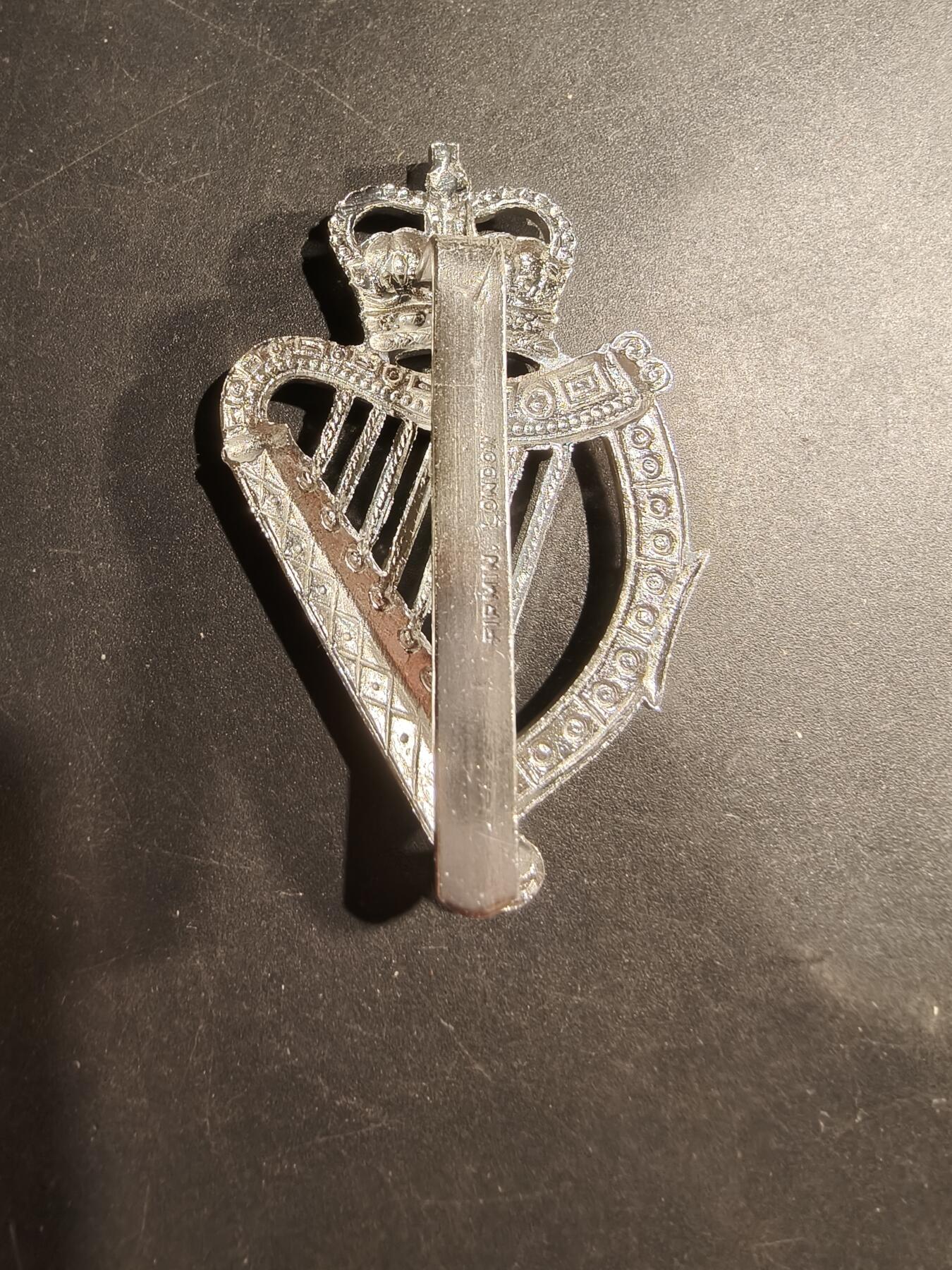 老王徽章第181期 英国皇家爱尔兰团帽徽    女王时期