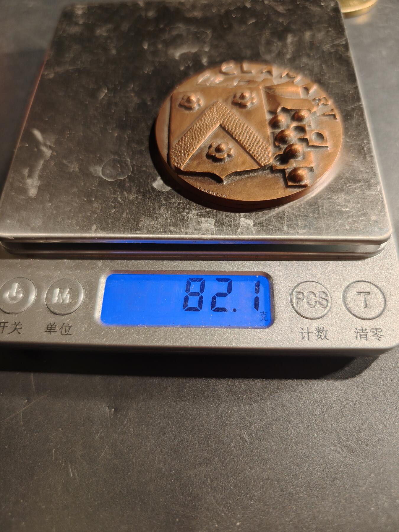 老王徽章第181期 法国克拉玛尔市大铜章    高浮雕     直径50mm     重量82.1g