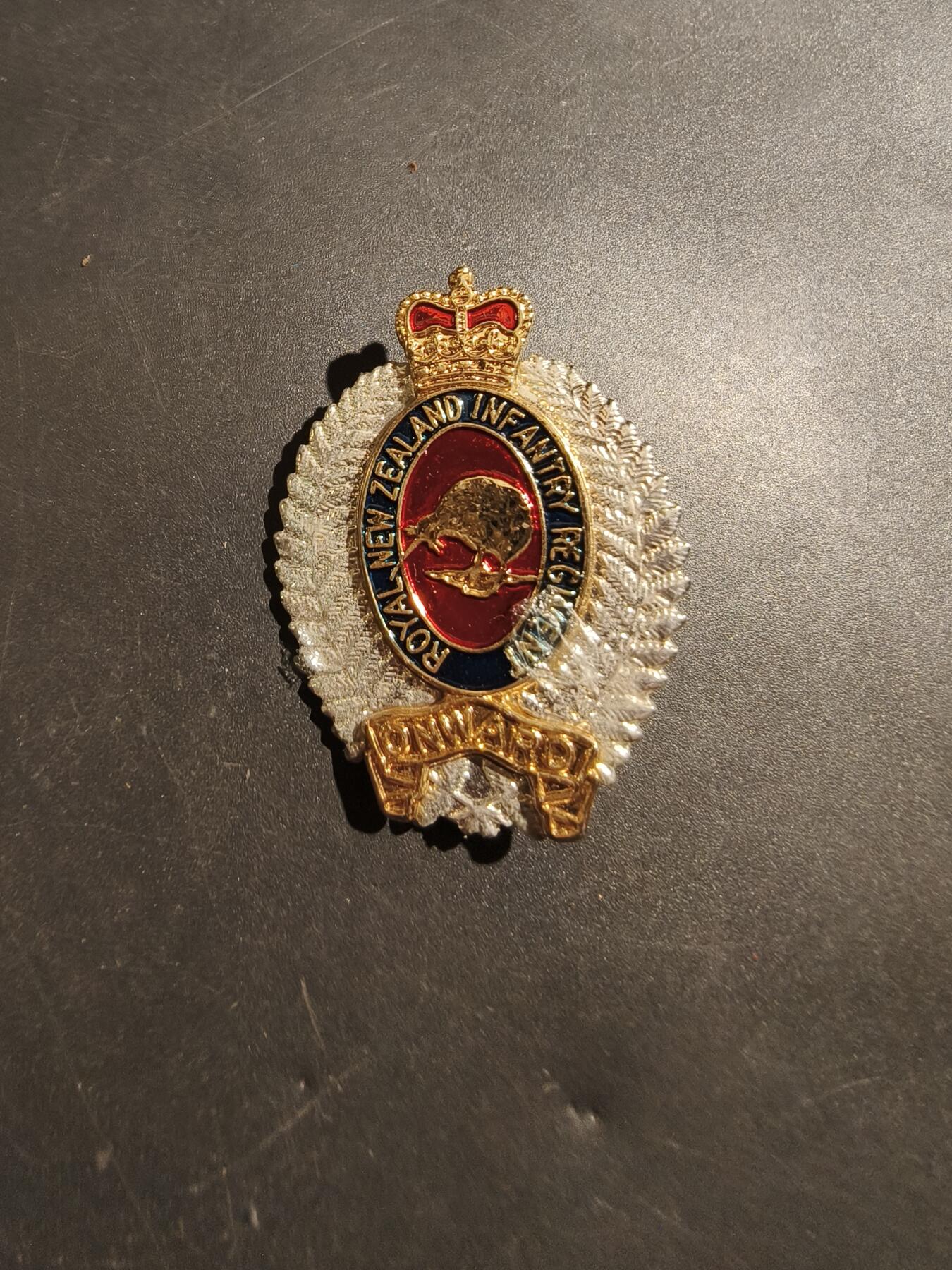 老王徽章第181期 英国皇家新西兰步兵团领章    女王时期