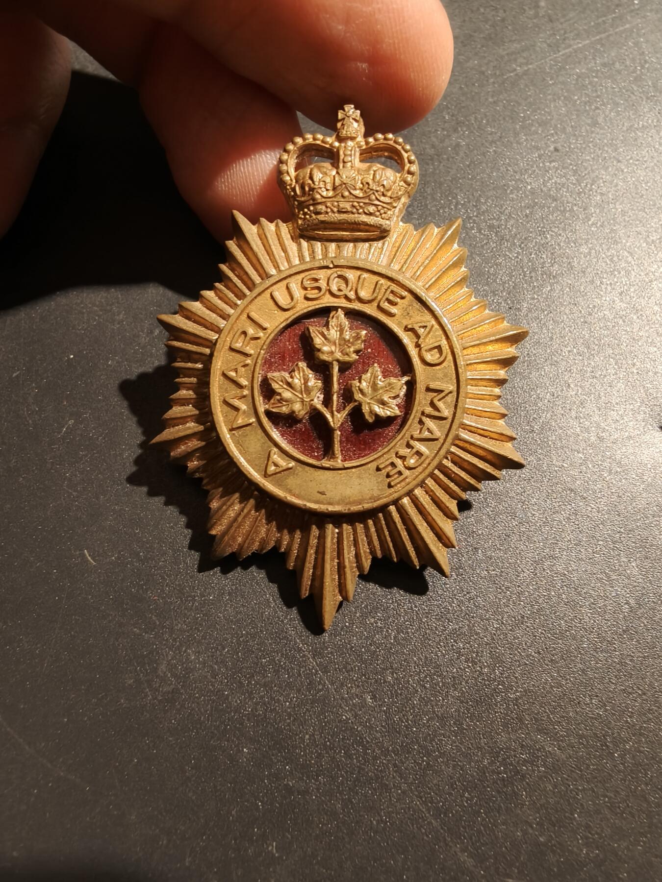 老王徽章第181期 英联邦皇家加拿大卫队帽徽     女王早期铜版