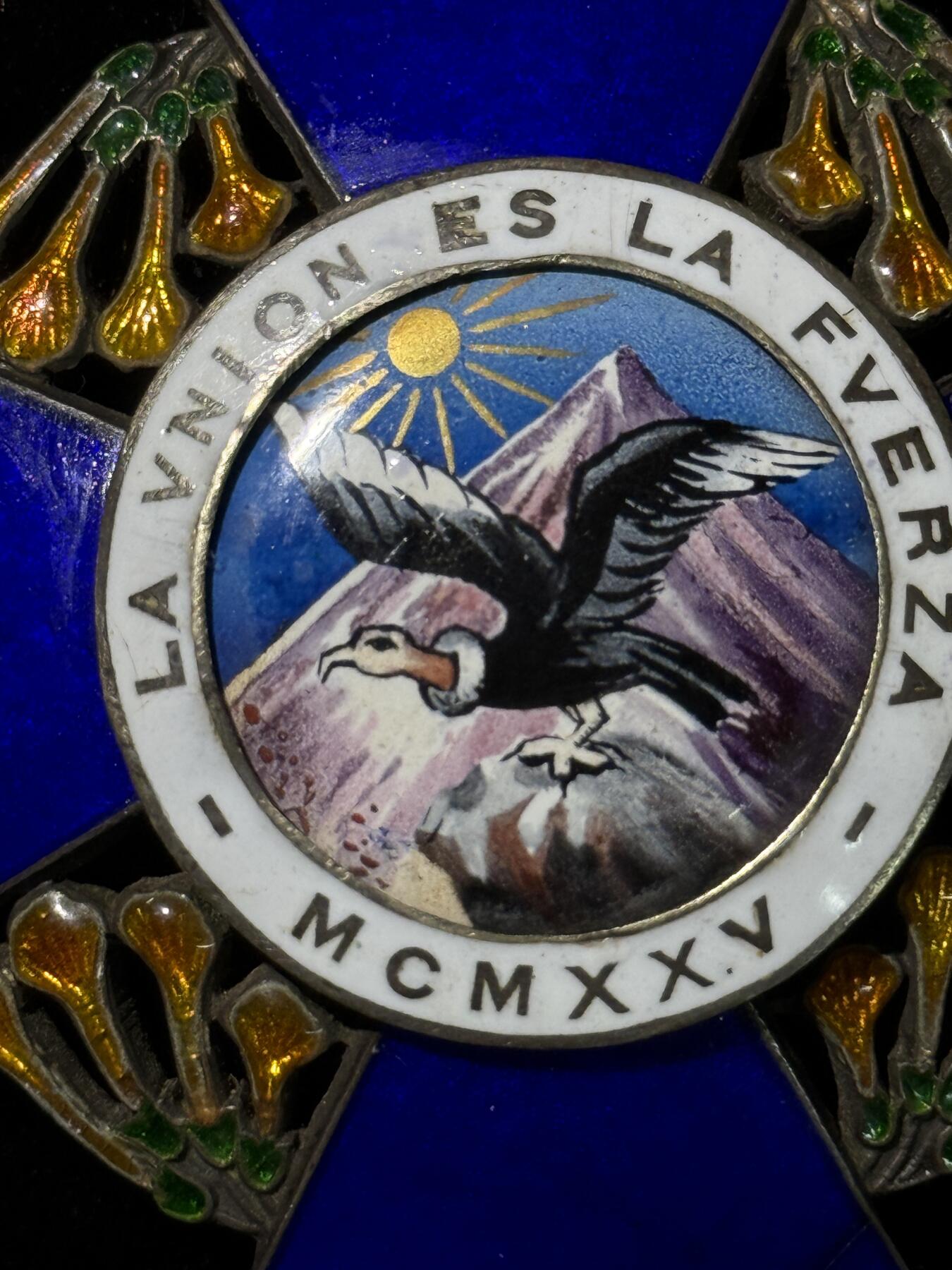 欢庆春节！戎马世界章牌大赏第111期春节大拍 玻利维亚安第斯秃鹫勋章星芒章，银制，法国亚瑟贝特朗制造，珐琅有损