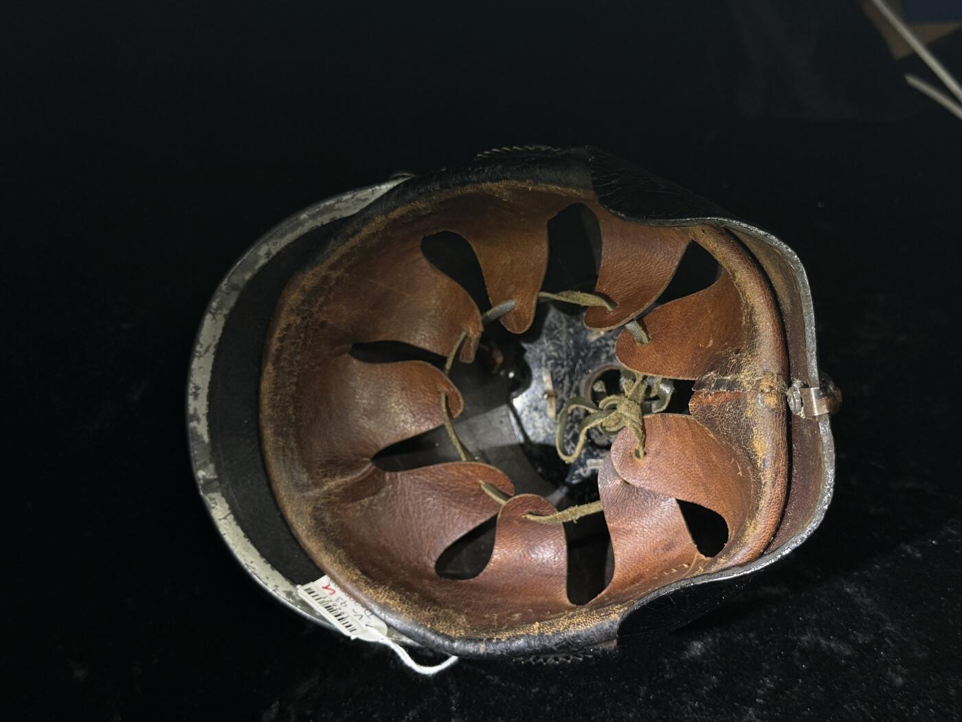 欢庆春节！戎马世界章牌大赏第111期春节大拍 巴登公国1915式尖顶盔，内部长轴约17cm，短轴约15cm