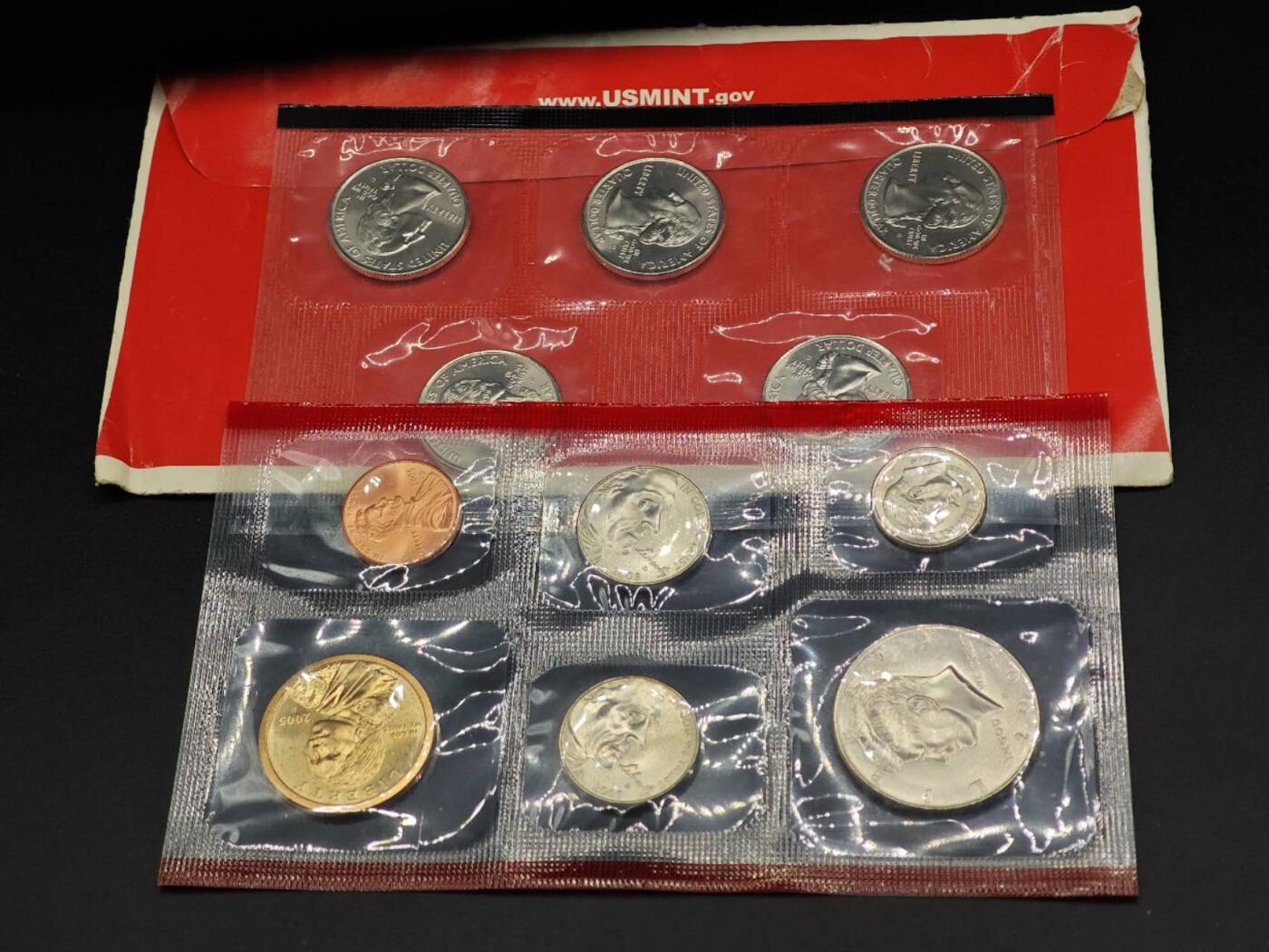 【淘币小摊】实时拍第八百七十拍   银币套币场    年前最后一场周一预留全部发出 本场无中意拍品可私信周日发货请更换最新收货地址不方便收货的请勿参拍或者顺丰到付 美国2005年套币