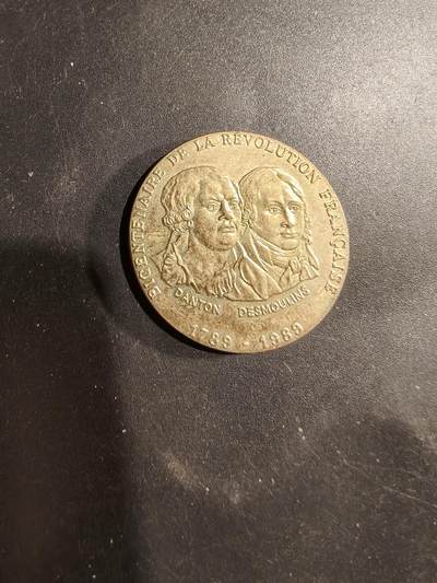 老王徽章第181期 - 法国大革命200周年纪念章     正面为马拉与埃贝尔头像