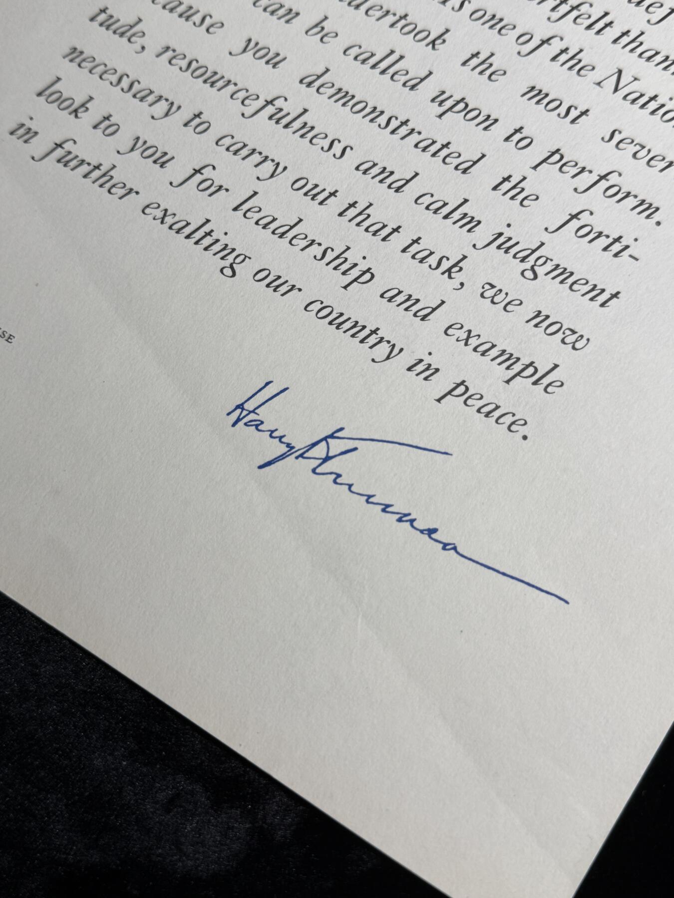 欢庆春节！戎马世界章牌大赏第111期春节大拍 美国海军嘉奖证书，授予美国海军四星上将Herbert Gladstone Hopwood，其曾担任克利夫兰号巡洋舰舰长，参与了攻占拉包尔、马里亚纳海战、菲律宾战役等对日作战以及金门炮战