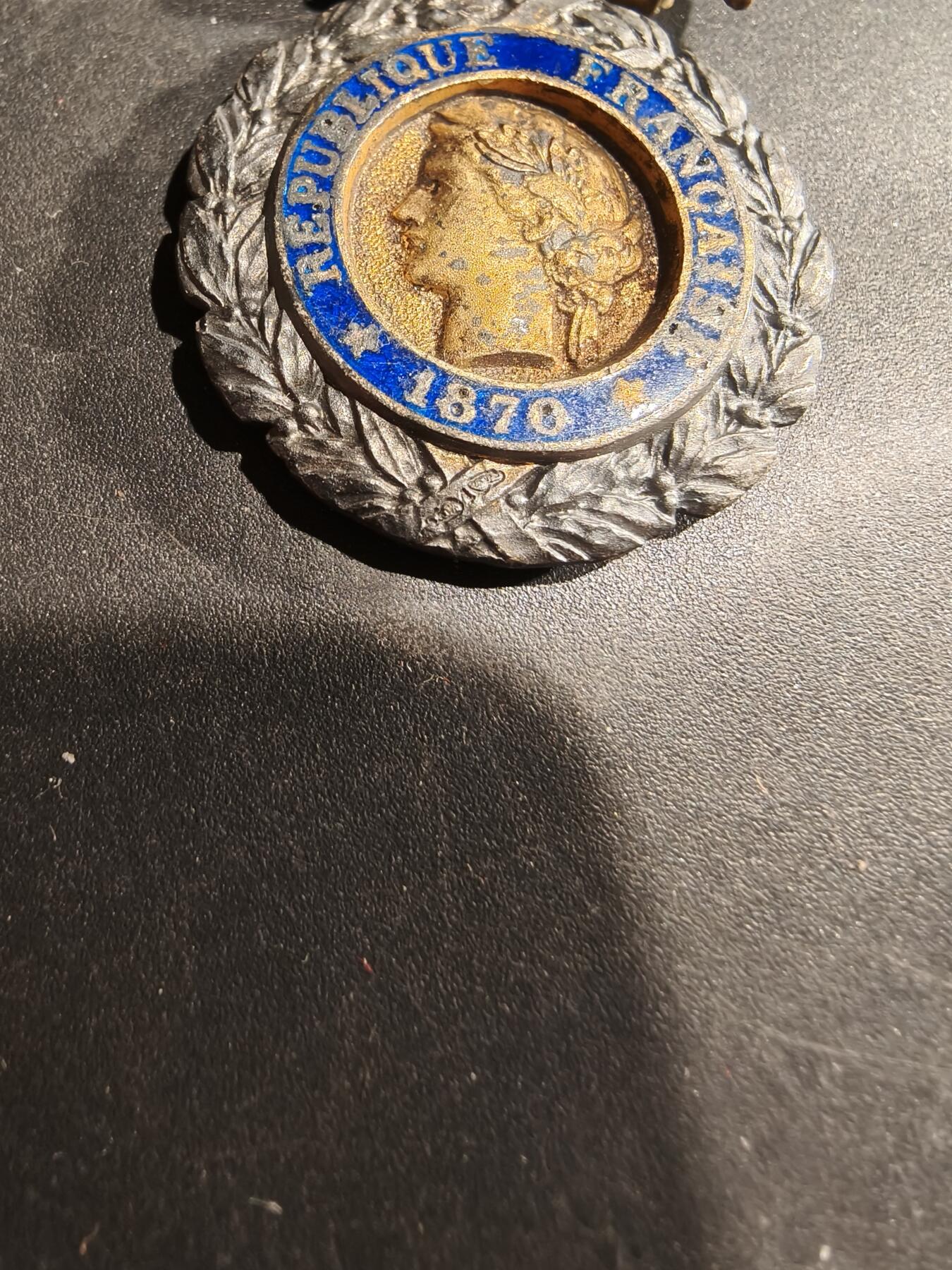 老王徽章第181期 法国军事奖章   三共时期    950银镀金珐琅   20g