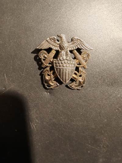 老王徽章第181期 - 美国海军船帽帽徽    二战时期横针版    925银包10k金    