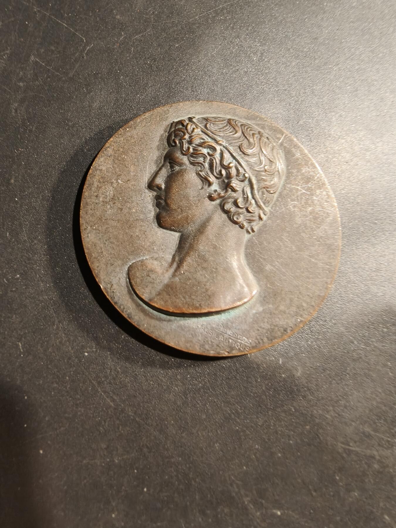 老王徽章第181期 法国青年运动会大铜章     直径50mm    重量58.5g