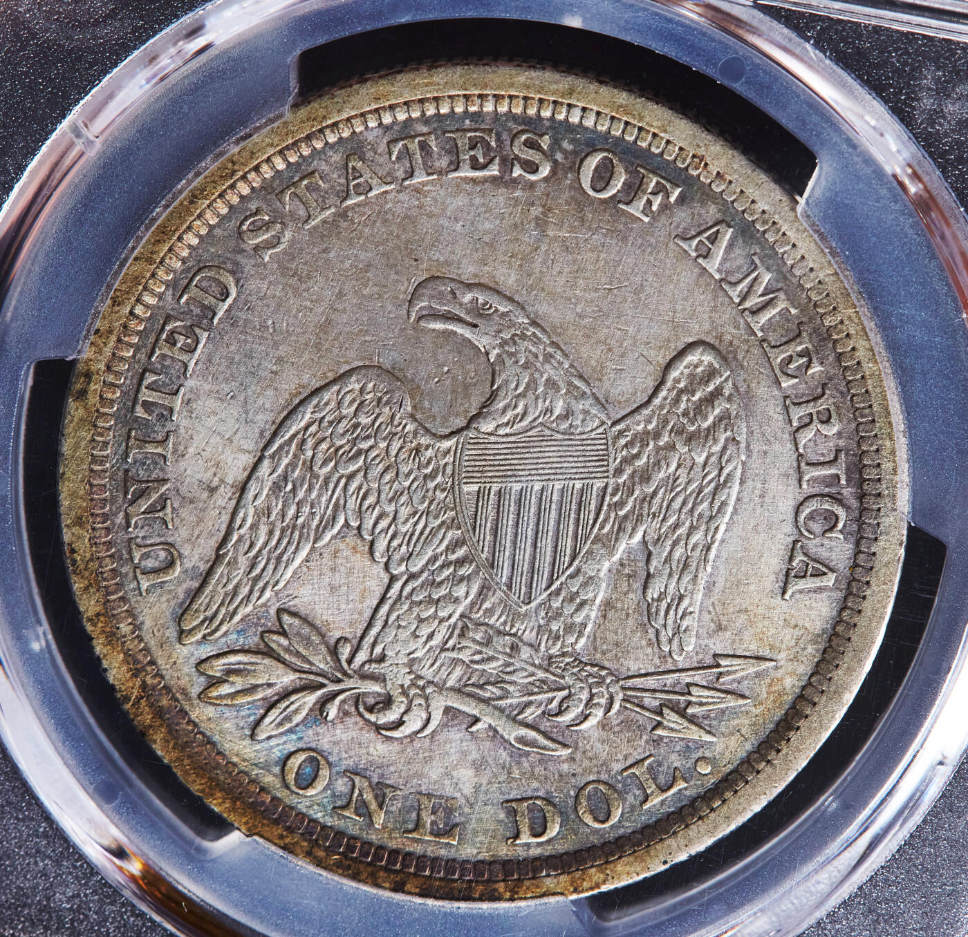 【俄甄集藏】马年新春第一拍 2026年(048)02-25星期三 晚 19:30 全场包邮 美国1843年坐人拿旗版1美元大银币，PCGS XFD，五彩包浆，名誉品种